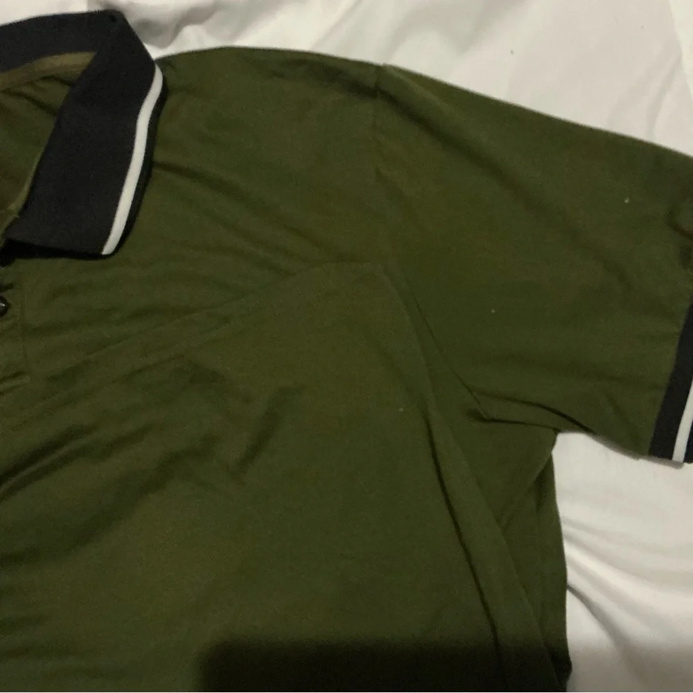 Men's Green Polo Shirt with Black Collar - Picture 3 of 3